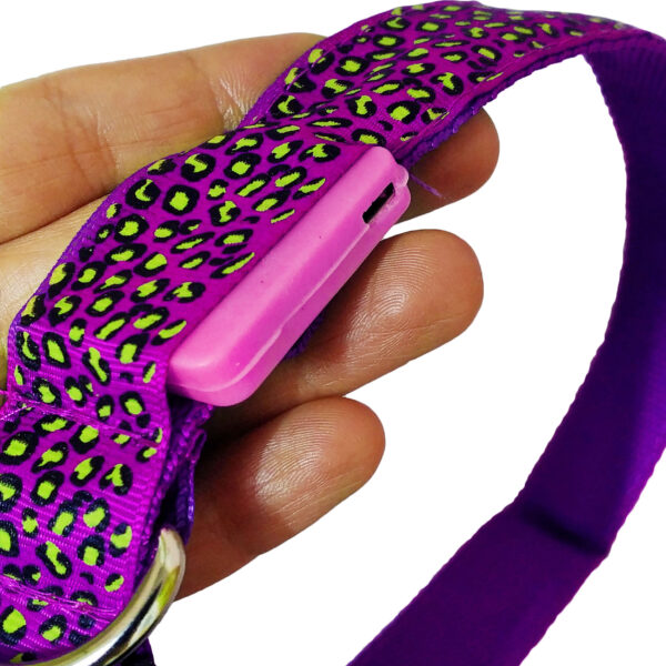 قلاده گردنی سگ و گربه طرح چراغ دار مدل پلنگی کد B12 قلاده گردنی سگ و گربه طرح چراغ دار مدل پلنگی کد B12